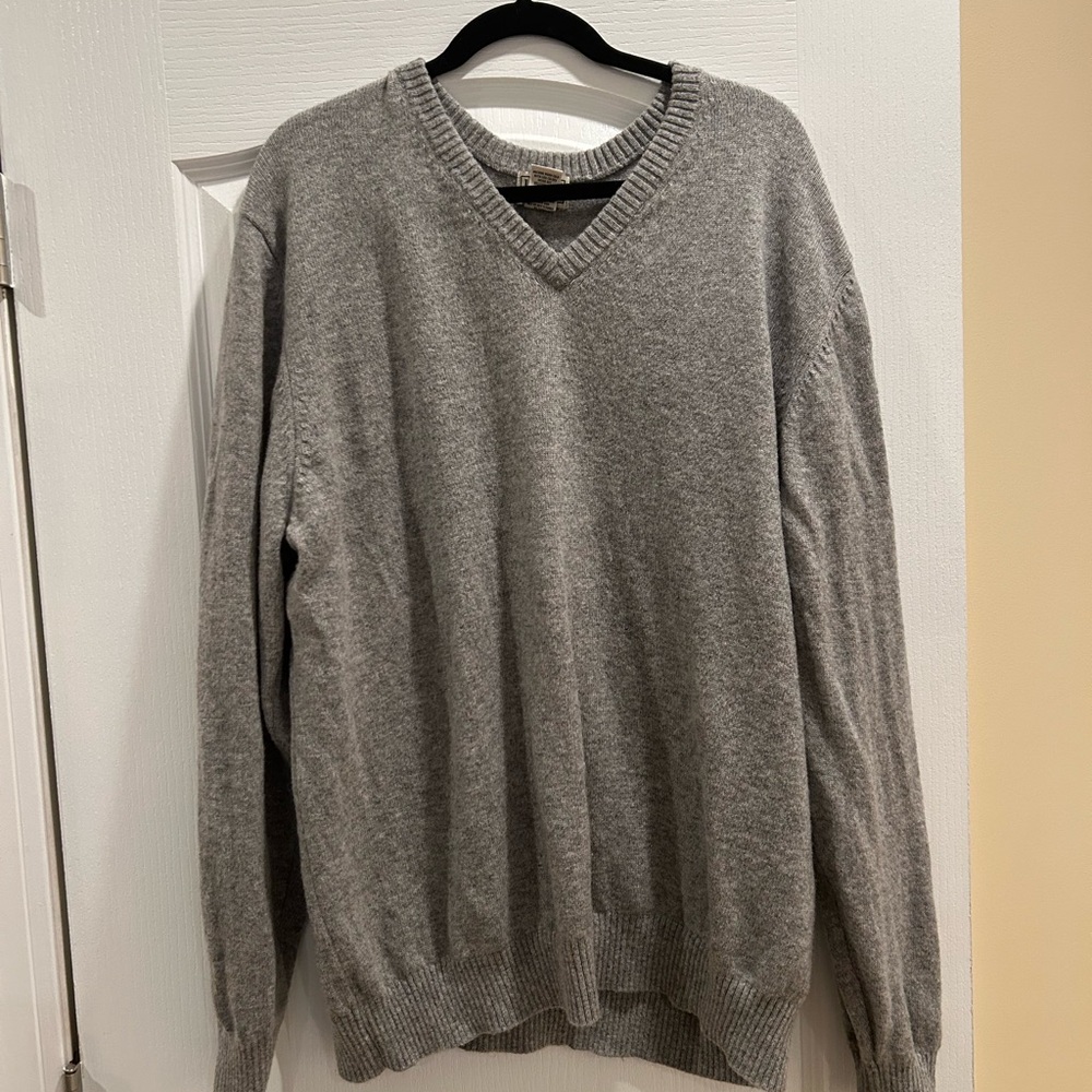 L.L. Bean Men's V-Neck Sweater in Heather Gray